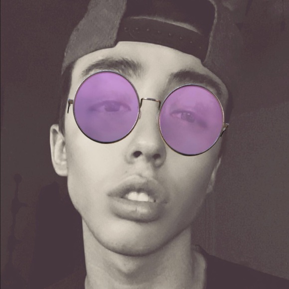 Profile Picture of Tyler Dyer (@tylerdyer) on Poshmark