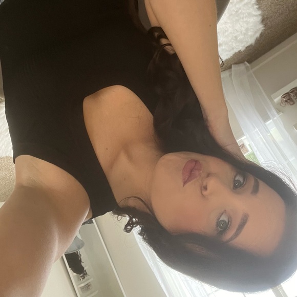 Profile Picture of Julia Musser (@julia_musser) on Poshmark