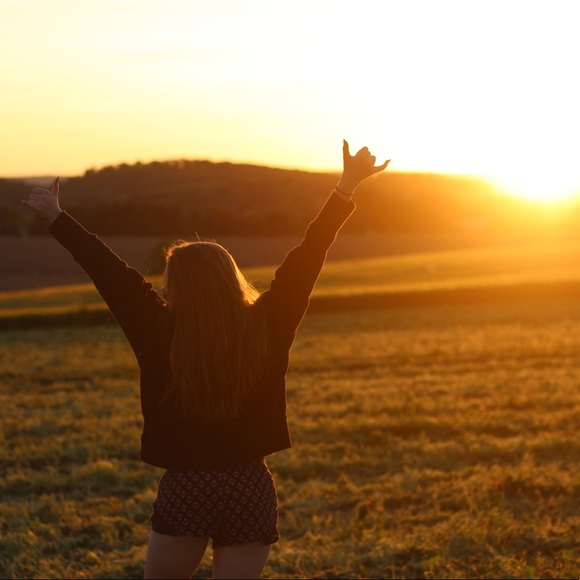 Profile Picture of Ali Lorah (@alisonilorah) on Poshmark