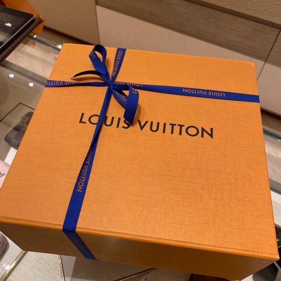 Profile Picture of Peter Sun (@petersun) on Poshmark