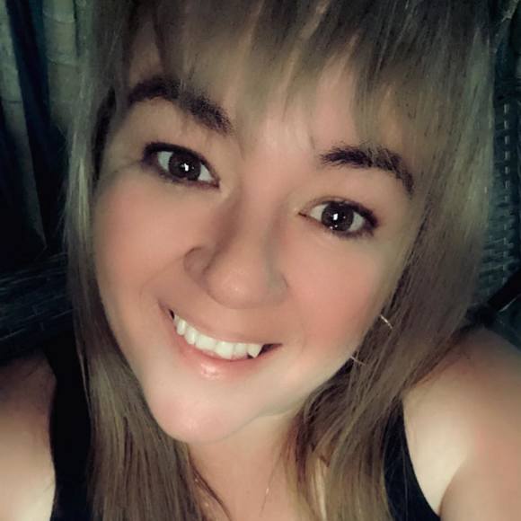 Profile Picture of Karena Bosworth (@karenabosworth) on Poshmark