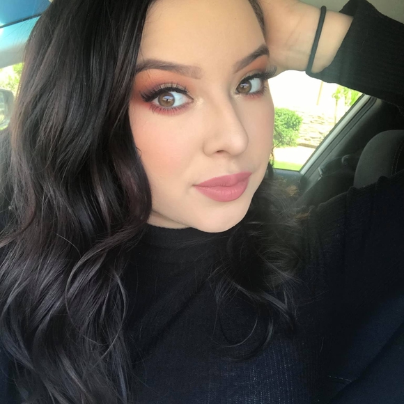 Alyssa Apodaca - Poshmark Profile Picture of Alyssa Apodaca (@alyssapodaca7) on Poshmark