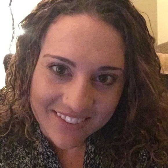 Profile Picture of Sherry Pinneo (@spinneo) on Poshmark