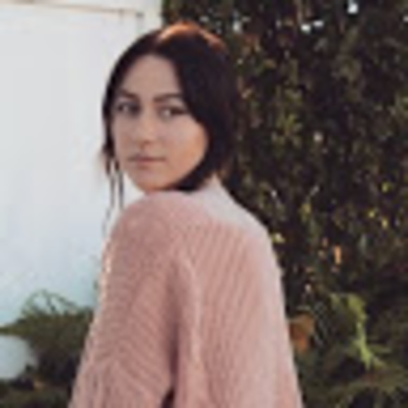 Profile Picture of Paige Scheurer (@myfashionpaige) on Poshmark