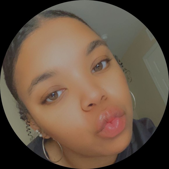 Profile Picture of Amiyah Lynn-zalzala (@amiyah_lynn) on Poshmark