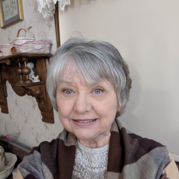 Profile Picture of Sandy Arnholt (@sandyarnholt) on Poshmark