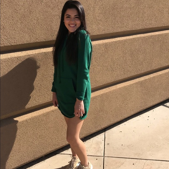 Profile Picture of Giselle Jauregui (@gisellejauregui) on Poshmark