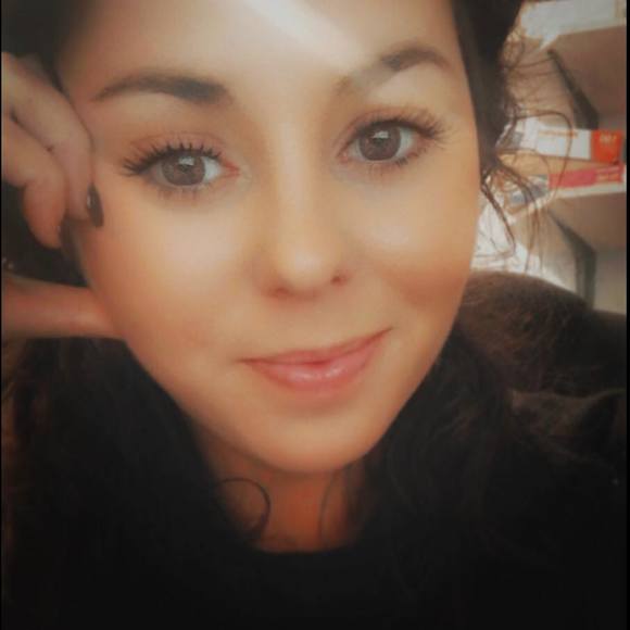 Profile Picture of Shannon Mccully (@shanmariemc) on Poshmark