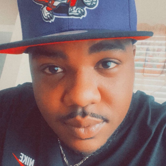 Profile Picture of Jeremy Coverson (@jeremycoverson) on Poshmark