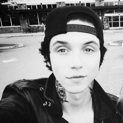 Profile Picture of Andy Biersack (@AndyBierOSH) on Twitter