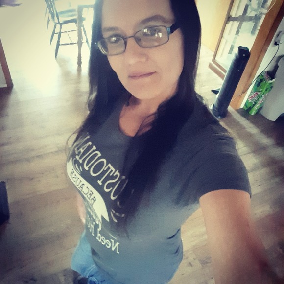 Profile Picture of Crystal Freeman (@crystallynn81) on Poshmark