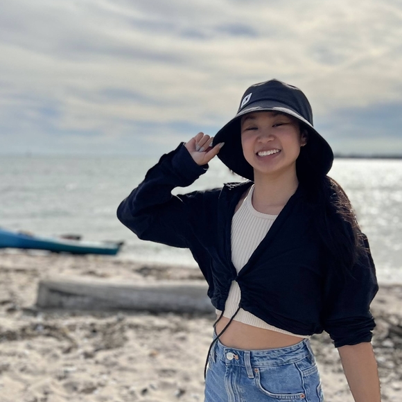 Profile Picture of Audrey Chou (@jellysideup558) on Poshmark