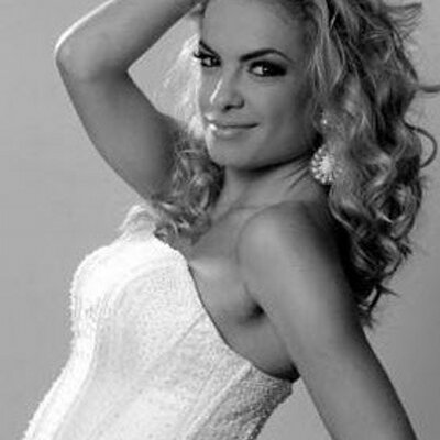 Profile Picture of Lua_Blanco Euteamooo (@_RobertaRebelde) on Twitter