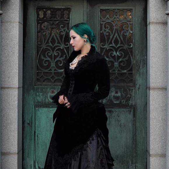 Profile Picture of Shawna Tucker (@aesthetic_vampy) on Poshmark