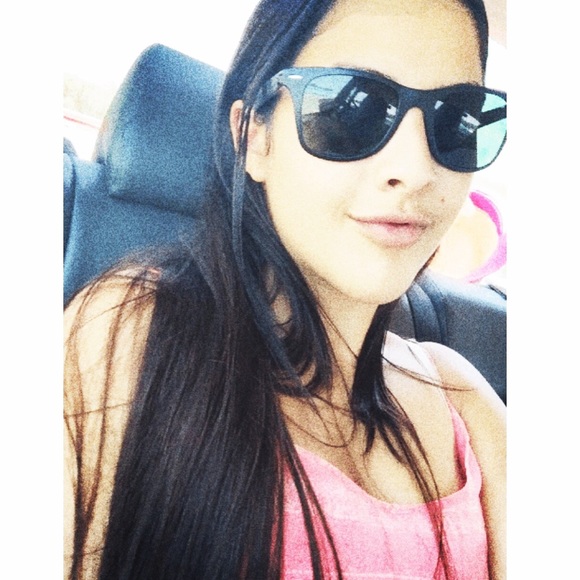 Profile Picture of Fabiola Ramos (@fabiolazoe) on Poshmark