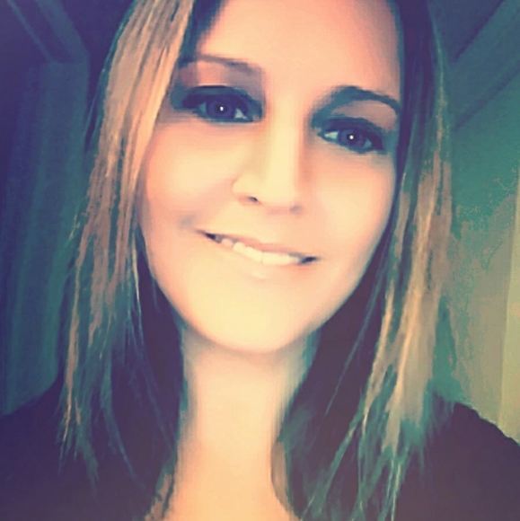 Profile Picture of Carly Dobbs (@carly7919) on Poshmark