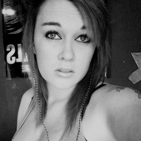 Profile Picture of Shayna Holmes (@shayshayrox1) on Poshmark