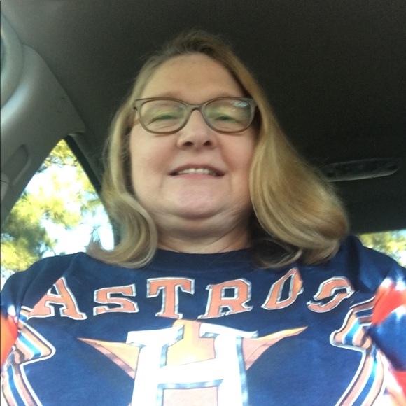 Profile Picture of Rhonda Dixon (@rbdixon302) on Poshmark