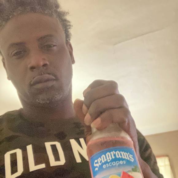 Profile Picture of Toby Quinn (@tobyquinn) on Poshmark