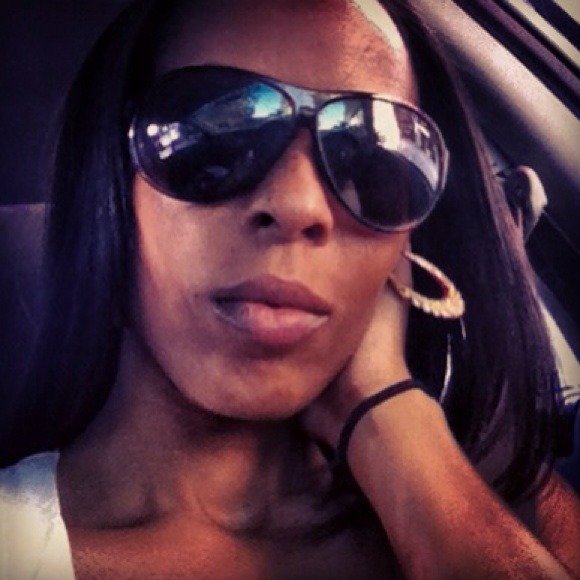 Profile Picture of Nichole Nichole (@nichole1920) on Poshmark