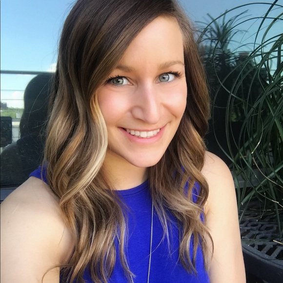 Profile Picture of Alexandra Thiessen (@amthiessen) on Poshmark