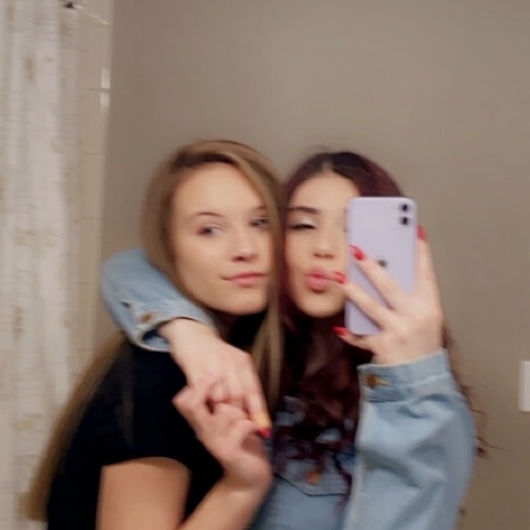 Profile Picture of Francina Lucaj (@francinaluc) on Poshmark