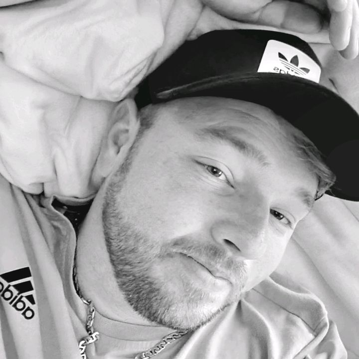 Profile Picture of Christopher Russell (@@chris.russell86) on Tiktok