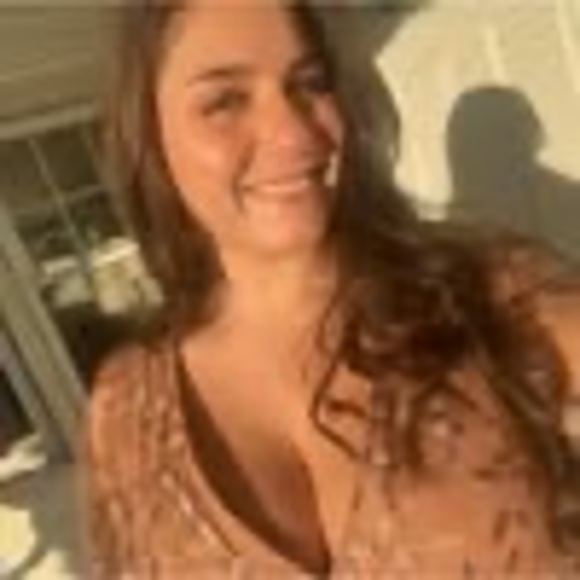 Grace Perilli - Poshmark Profile Picture of Grace Perilli (@sweetpea1304) on Poshmark