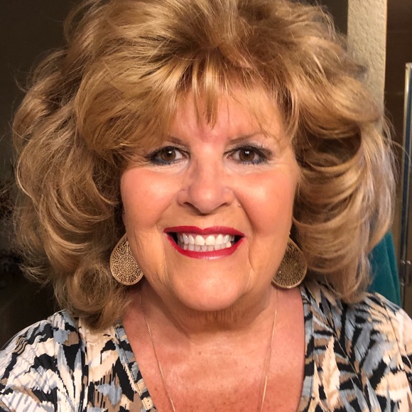 Profile Picture of Pam Stowell (@pstowell0) on Poshmark