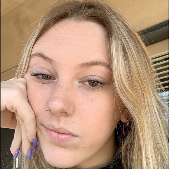 Profile Picture of Kaylyn Baker (@kaylynbaker14) on Poshmark