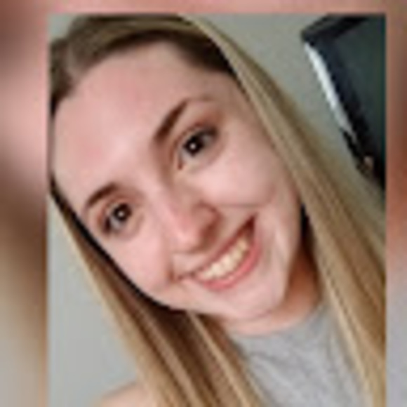 Profile Picture of Olivia Clain (@olivia_clain) on Poshmark