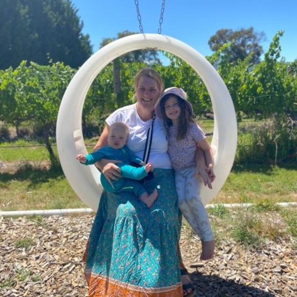 Profile Picture of Melanie Kemper (@purplepeopleatr) on Poshmark