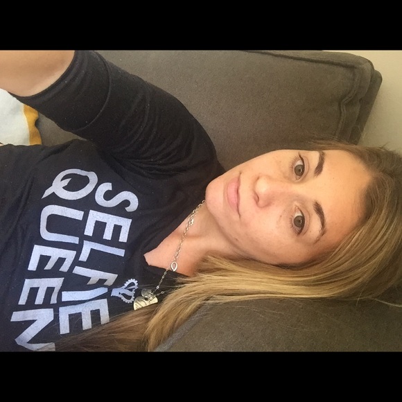 Carolyn Bohbot - Poshmark Profile Picture of Carolyn Bohbot (@carolynbohbot) on Poshmark