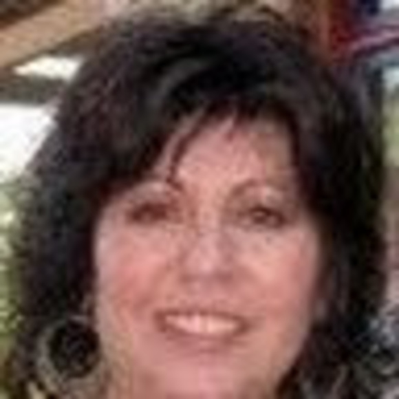Profile Picture of Tere Dresner (@teredresner) on Poshmark