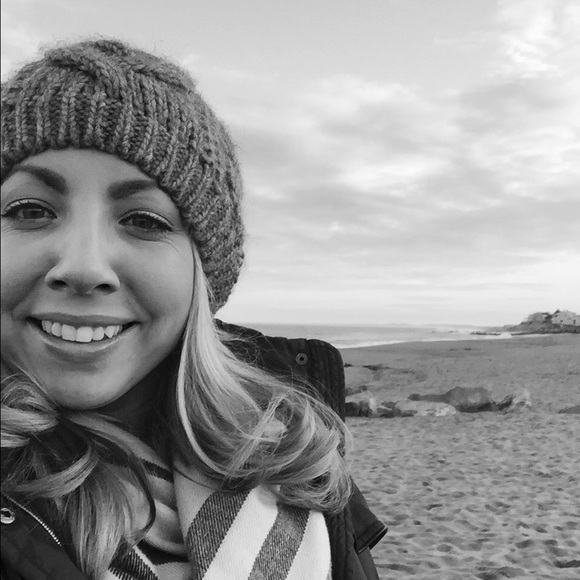 Profile Picture of Liz Dinanno (@lizdinanno) on Poshmark