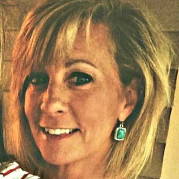 Profile Picture of Stacia Bradley (@staciab01) on Poshmark