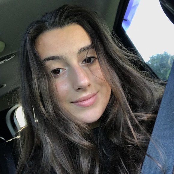 Profile Picture of Maura Pasqualicchio (@mauraquinn11) on Poshmark