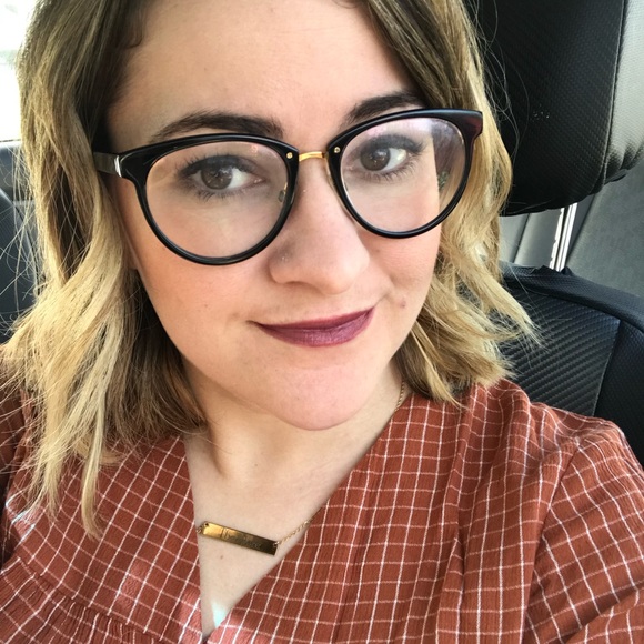 Profile Picture of Ashley Glassick (@ashleyglassick) on Poshmark