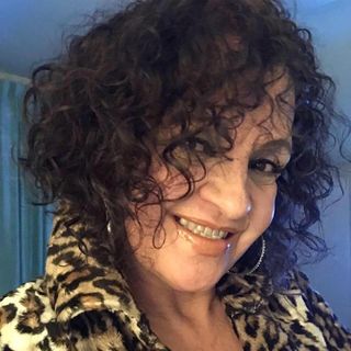 Lucia Pinzon - Facebook Profile Picture of Lucia Pinzon (@lucia.pinzon.9) on Facebook