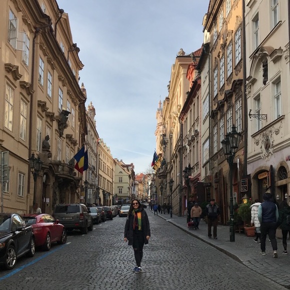 Profile Picture of Janet Iqal (@janeti35) on Poshmark