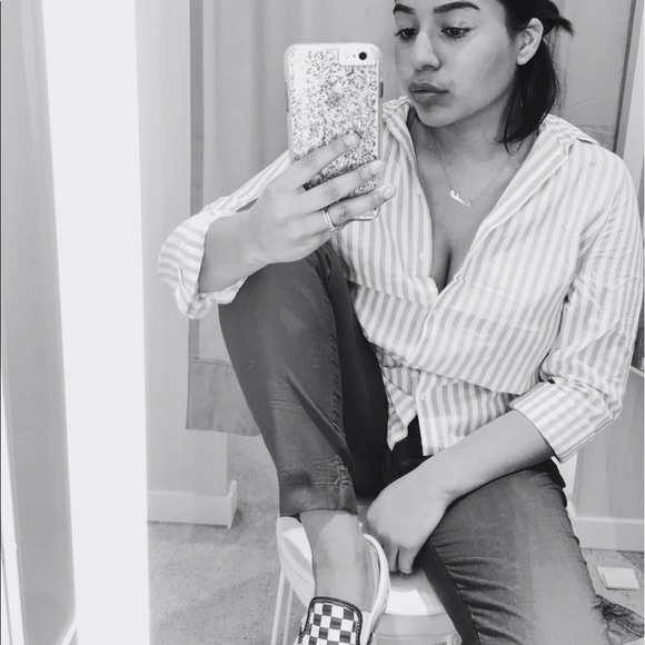 Profile Picture of Alice Moraes (@alicemoraes) on Poshmark