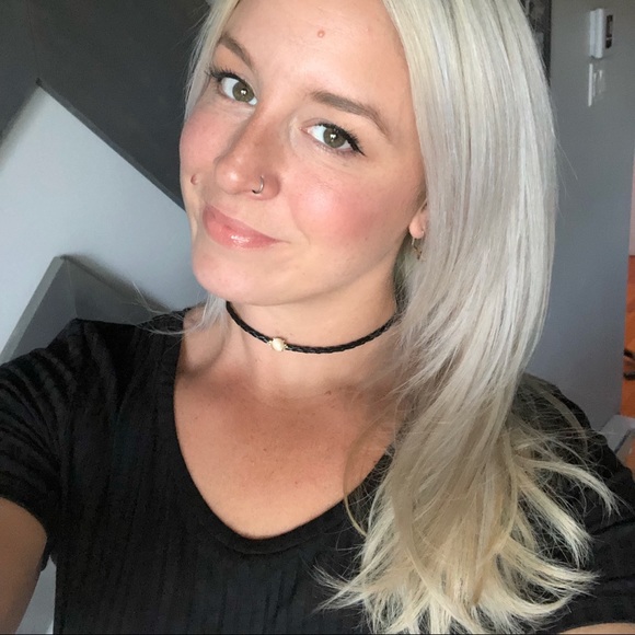 Profile Picture of 🇨🇦 ash Adam (@ash_adam) on Poshmark