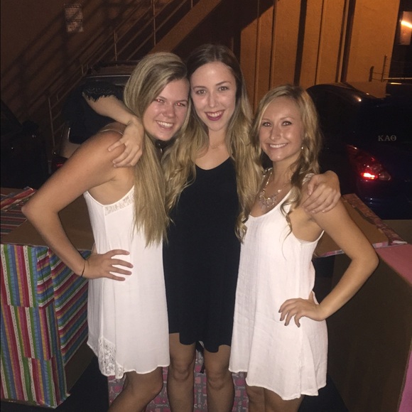 Profile Picture of Jacklynn Hammond (@jacklynnh) on Poshmark