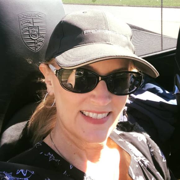 Profile Picture of Gloria Carker (@glv4362) on Poshmark
