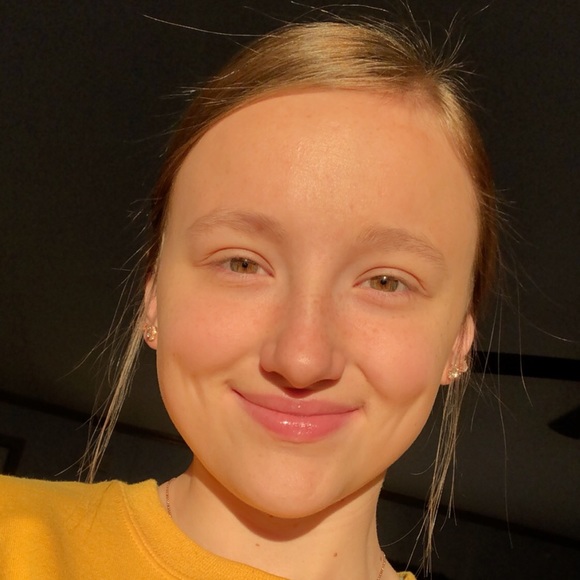 Profile Picture of Anika Jelmeland (@anikajelmeland) on Poshmark