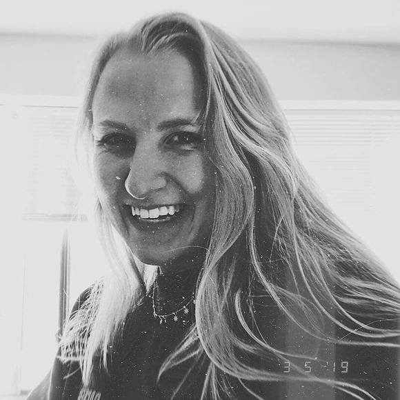 Profile Picture of Olivia Drevs (@oliviadrevs) on Poshmark