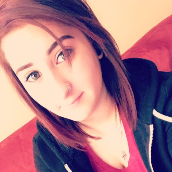 Profile Picture of Tina Borrego (@tinab7212) on Poshmark