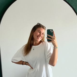 Profile Picture of 𝒩𝒾𝒸𝑜𝓁𝑒 𝒮𝒾𝓂𝑜𝓃 (@nicolesimon_) on Instagram
