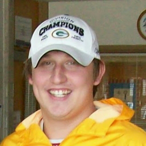 Profile Picture of Zachary Paulson (@zpaulson11) on Poshmark