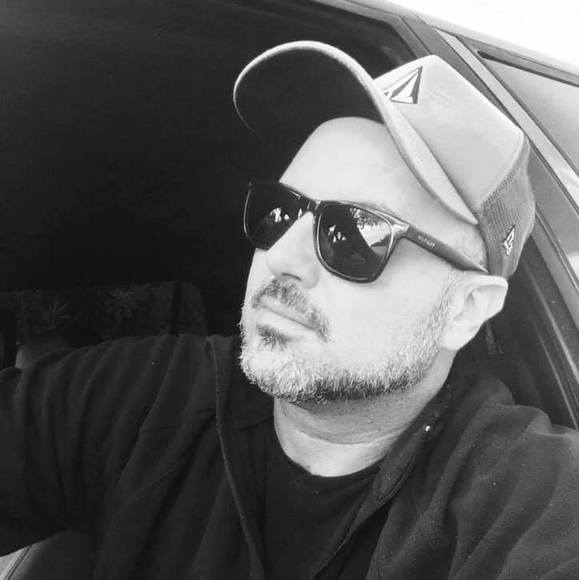 Profile Picture of Marcelo moeller Farias (@marcelomoeller) on Poshmark